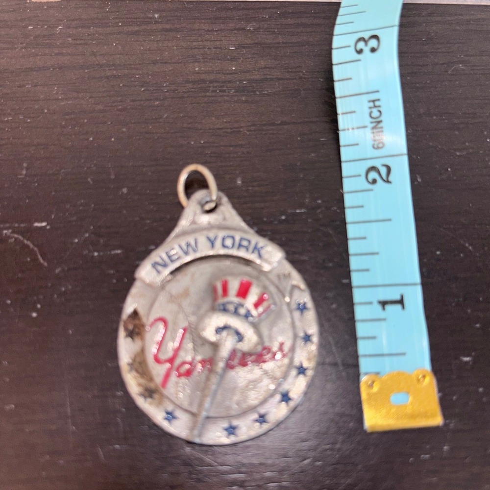 Vintage 1987 New York Yankees MLB American League Metal Keychain *Charm Only* - Picture 4 of 5